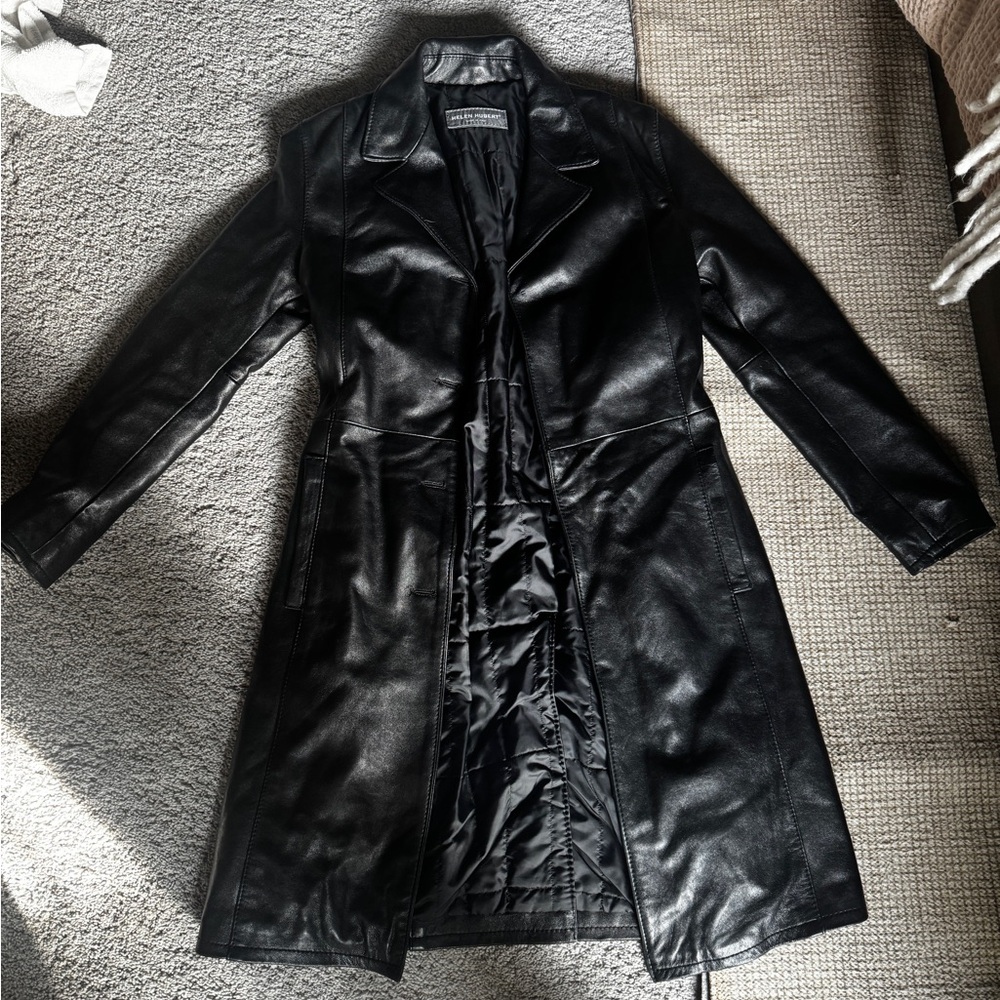 Black leather trench coach
Helen Hunt